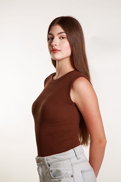 MİSS M.A.T FASHİON Γυναικείο μπλουζάκι με λαιμόκοψη κοτλέ ελαστικό ύφασμα καφέ αθλητικό μπλουζάκι