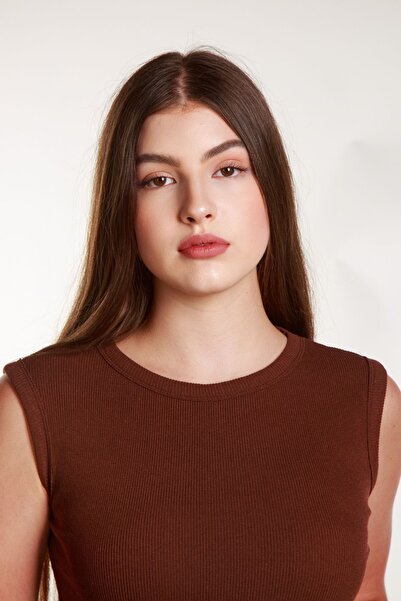 MİSS M.A.T FASHİON Γυναικείο μπλουζάκι με λαιμόκοψη κοτλέ ελαστικό ύφασμα καφέ αθλητικό μπλουζάκι