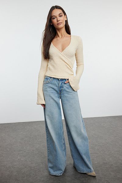 Trendyol Collection Dunkelbeiger Premium-Strukturstoff - Zweireihige Crop-Bluse mit Kragen TWOAW24BZ00088