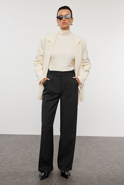 Trendyol Kollektion Schwarze gewebte Hose mit weitem Bein und Gürtel – TWOAW2...