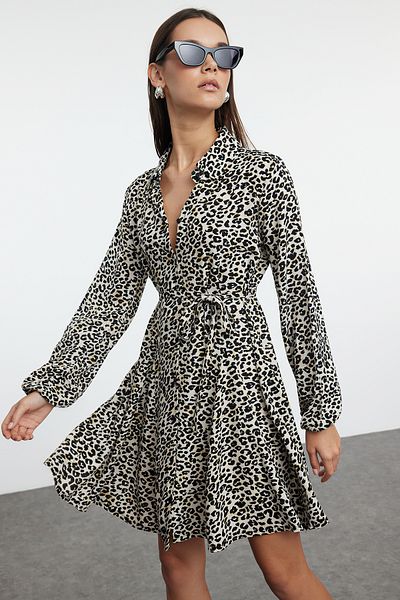 Trendyol Collection Mini-Skaterkleid aus Viskose mit buntem Tiermuster und Gürtel - Twoaw25el00461