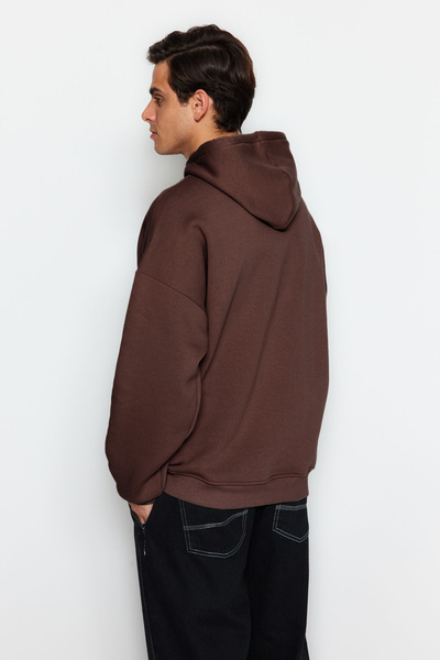 Trendyol Collection Tmavě hnědá oversize mikina s kapucí – fleece/teplá TMNAW21SW2005