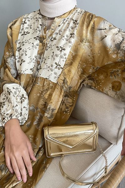 InStyle Šaty z ťavej viskózy - detail chrumkavého kvetu