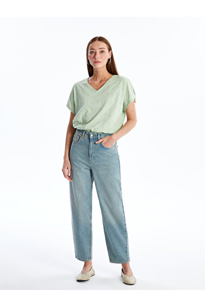 LC Waikiki Damska koszulka z haftem i dekoltem w kształcie litery V – z krótkim rękawem