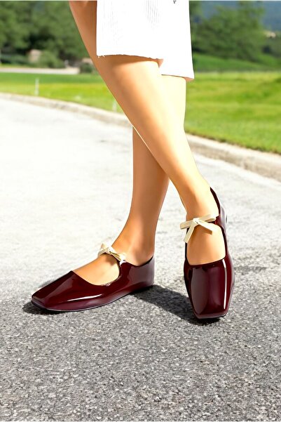 yabisago حذاء باليرينا نسائي من الجلد اللامع باللون العنابي