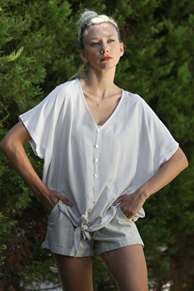 Chiccy İtalyan Bej V Yaka Düşük Kol Bağlamalı Süs Düğmeli Dokuma Casual Bluz