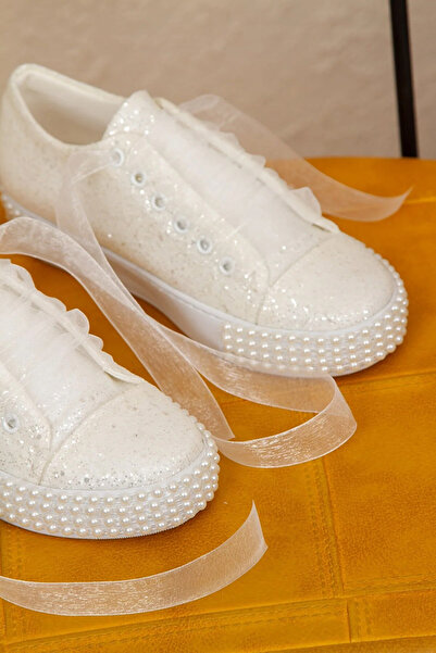 Akçetin Moda Сватбена рокля с ниски токчета - обувки с перлена бродерия