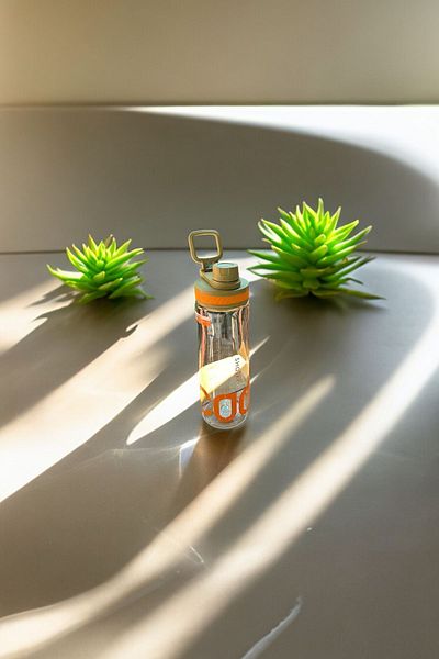 YDGR Cool Shaker Drinker - 630 ml, Rotatable Lid, with Finger Strap