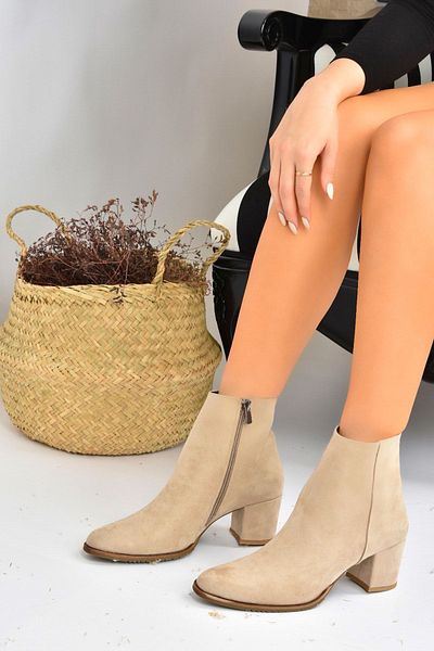Fox Shoes حذاء نسائي من جلد الغزال باللون البيج G654013102