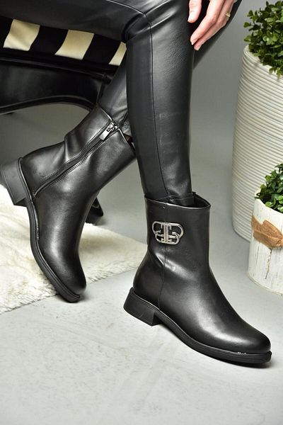 Fox Shoes R312222109 Μαύρες γυναικείες μπότες με χαμηλή σόλα
