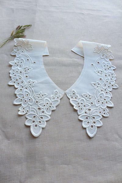 SHERLOCK HOME Cream Colored Vintage Scallop Collar - Not Mobile