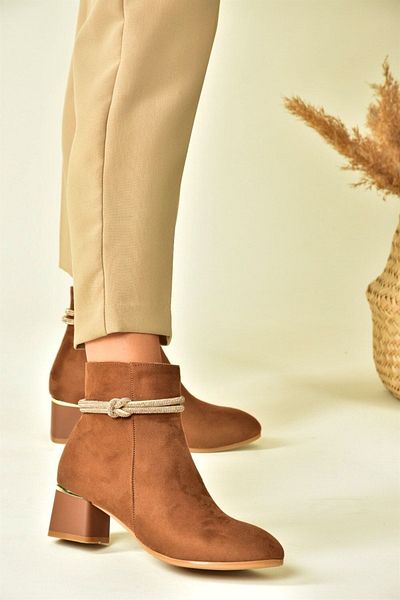 Fox Shoes Γυναικείες μπότες Tan Suede Stone με λεπτομέρεια με χοντρό τακούνι N251035002