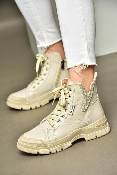 Fox Shoes R602085209 Γυναικείες μπότες με λεπτομέρειες από μπεζ πέτρα