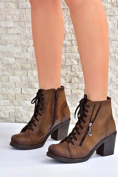 Fox Shoes Γυναικείες μπότες με χοντρό τακούνι Mink C674150209
