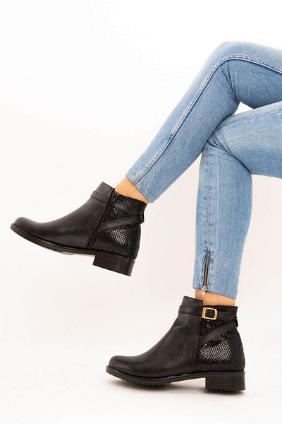 Fox Shoes Чорні жіночі черевики зі змією E726490009