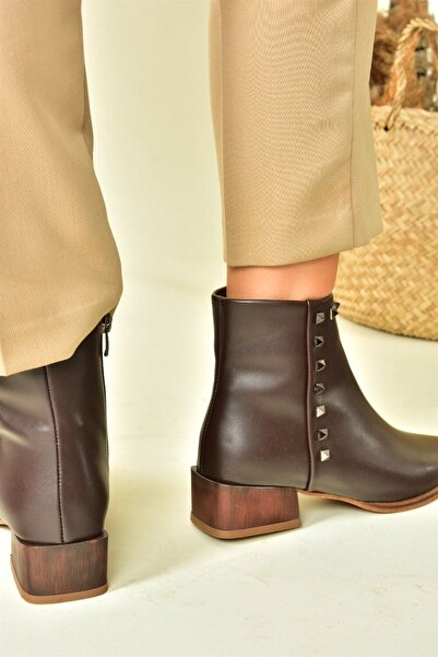 Fox Shoes Kahverengi Zımba Detaylı Kadın Bot N820032309