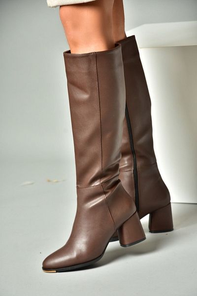 Fox Shoes Hnědé ležérní dámské kozačky na nízkém podpatku J848300109