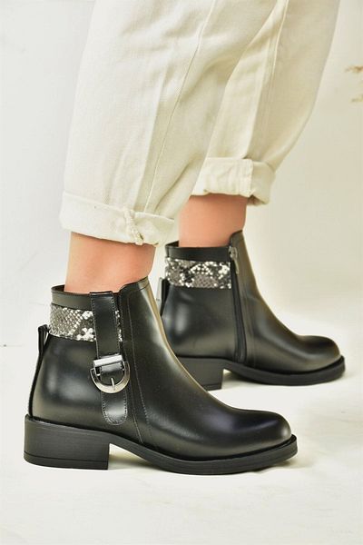 Fox Shoes Μαύρα χαμηλοτάκουνα καθημερινά γυναικεία μποτάκια N518400109