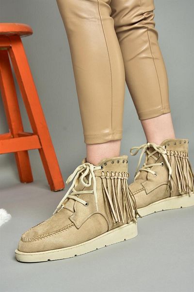 Fox Shoes R973530502 Γυναικείες μπότες μπεζ καστόρι με φούντες