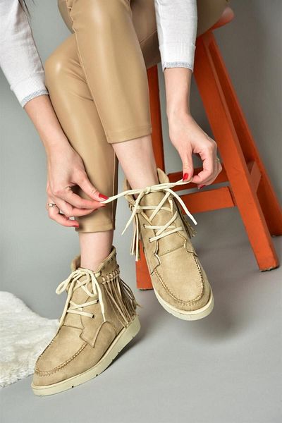 Fox Shoes R973530502 Γυναικείες μπότες μπεζ καστόρι με φούντες