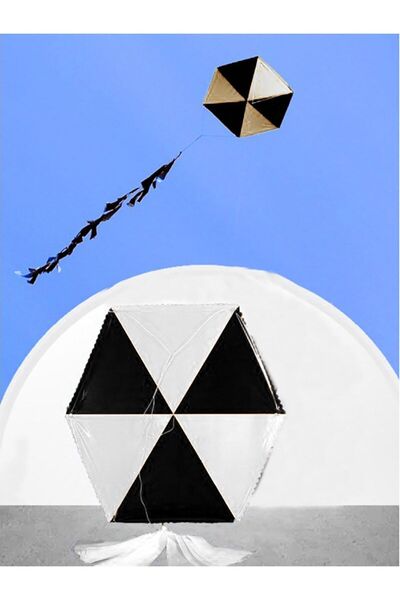 GÜLEN UÇURTMA Taraftar Siyah Beyaz Altıgen Uçurtma 70mt Ip Dahil