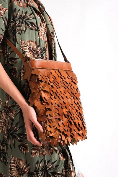 BODRUMLU SİNCE 1941 LEAF CUSTOM DESIGN TAN COLOR GENUINE LEATHER AND HANDMADE SHOULDER BAG