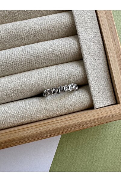 ringbox Gümüş Renkli İnce Sıra Model Taşlı Yüzük