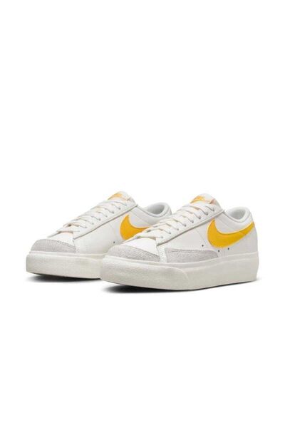 Nike Спортни обувки W Blazer с ниска платформа