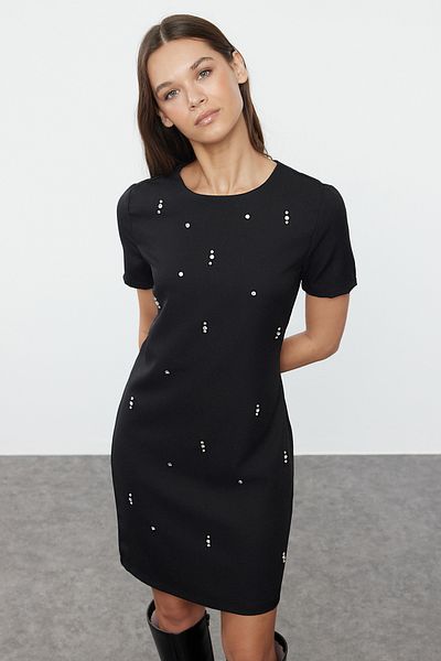 Trendyol Collection Vyšívané černé mini tkané šaty s drahokamy – rovný střih TWOAW25EL00268