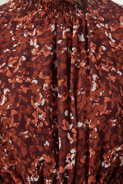 Trendyol Collection Χειμερινό υφαντό φόρεμα με λουλούδια καμήλας - TWOAW23EL00640