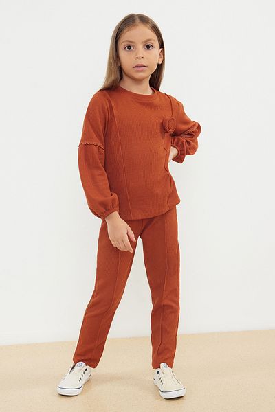 TRENDYOLKIDS Sada mikiny a tepláků v cihlové barvě s nášivkami Rose pro dívky - TKDAW25AU00023