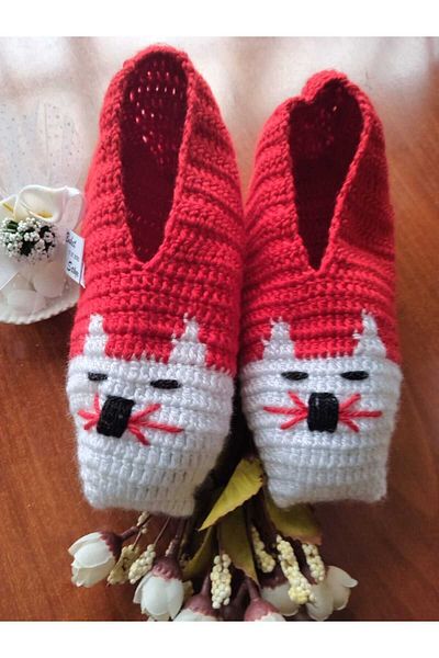 TülaysHandCraft Red Cat Hand Knitted Booties