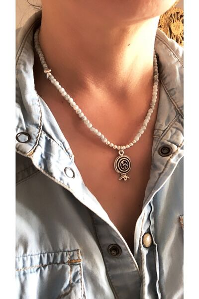 by özllem قلادة صغيرة من الخرز بتصميم الرمان