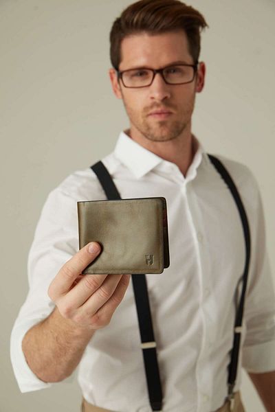 HELMBROOK Eldridge Men's - Khaki Color Leather, Slim Design, RFID Protection Wallet