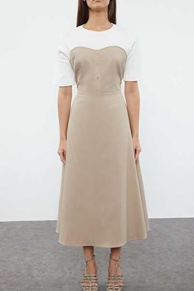 Trendyol Collection Camel Midi υφαντό φόρεμα - Λεπτομέρεια με κουμπί ανοίγματος μέσης Twoaw25el00162