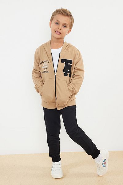 TRENDYOLKIDS Beige Boys' Seasonal-Thin Slogan Printed Hooded Cotton Knitted Bottom-Top Suit Tkdaw25Au00006