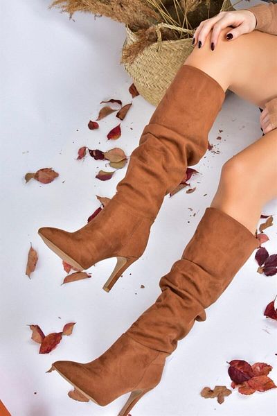 Fox Shoes Hellbraune Damenstiefel aus Wildleder mit dünnem Absatz L404868002