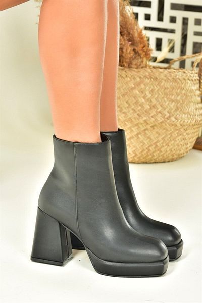 Fox Shoes Schwarze Damenstiefel mit Plateausohle N282190809