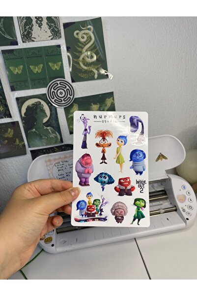 Nurmurs Studio ters yüz çizgifilm sticker