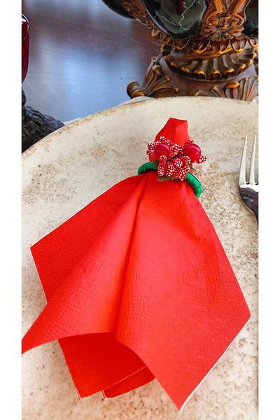 Lessa Home Green Flower Detailed Set of 6 New Year's Special Napkin Rings