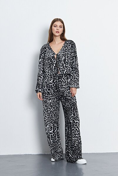 My Peak Leopard Patterned Pants and Blouse Set