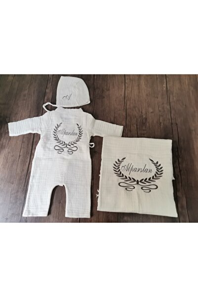 MİNİK ADIMLAR Minik Adımlar İsimli Nakışlı 4 Kat Müslin Bebek Tulum Ve Battan...