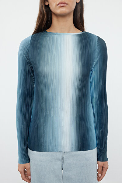 Trendyol Collection Pružná plisovaná modrá pletená halenka – Regular Fit, potištěná TWOAW25BZ00120