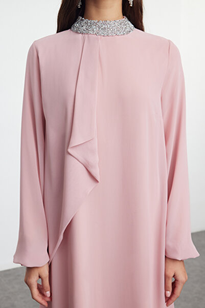 Trendyol Modest Βραδινό φόρεμα σιφόν με ροζ κοσμήματα - βραδινό φόρεμα με επένδυση Tctss24db00065