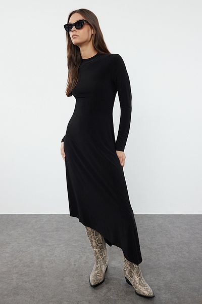 Trendyol Collection Asymmetrisches Stretch-Strickkleid - Schwarzer Skater/Taillenausschnitt - TWOAW25EL00112