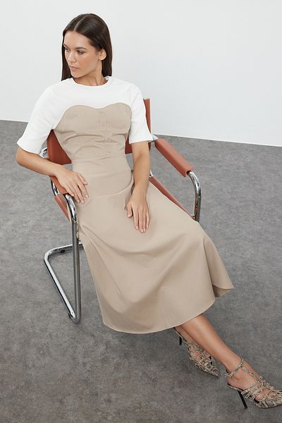 Trendyol Collection Тъкана миди рокля в цвят крем - детайл с отварящо се копче на талията Twoaw25el00162