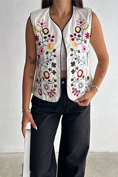 FEMELLE Vestă cu flori albe brodate