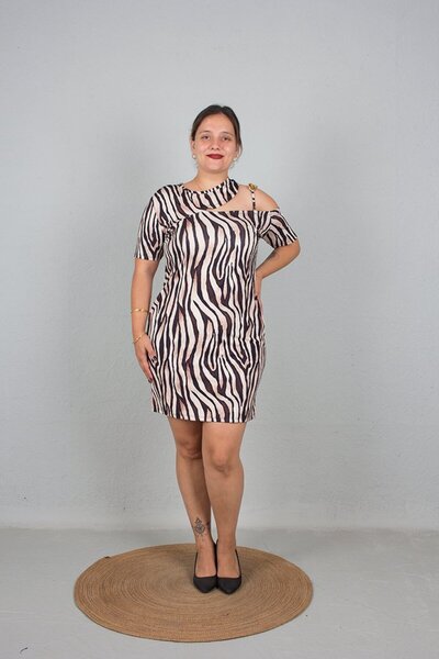 Truva XXL Rochie cu un singur umăr cu model zebră - Micro țesătură