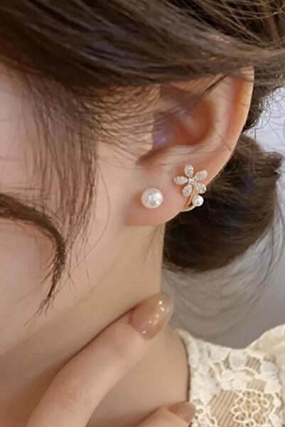 AKIN AKSESUAR HEDİYELİK İnci Detaylı Çiçek Figürlü Tasarım Zirkon Gold Küpe