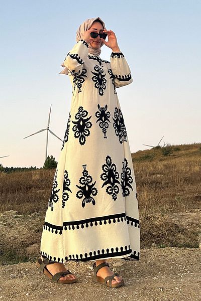 Yefrastore Γυναικείο φόρεμα βισκόζης με λευκό μαύρο έθνικ σχέδιο με κουμπιά
